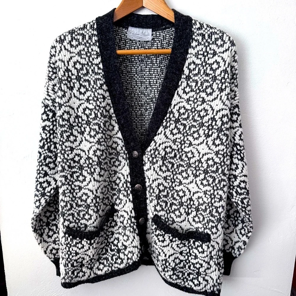 Vintage Chelsea Studio cardigan black and white Size Large